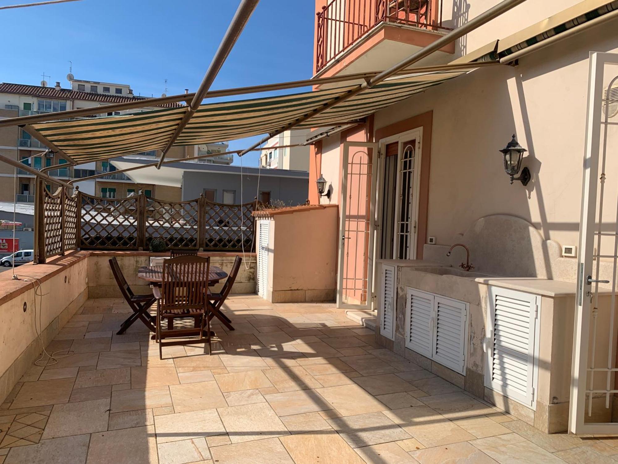 Вилла La Tua Casa Nel Centro Di Ostia Экстерьер фото